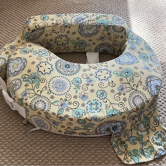 My Brest Friend Nursing Pillow and Spare Cover - Picture 1 of 3